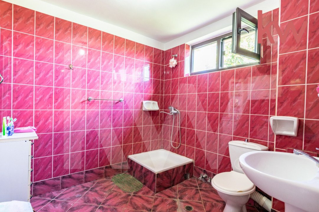 Casa 415 mp utili Leamna- Sarbatoarea, piscina proprie, 2700 mp teren