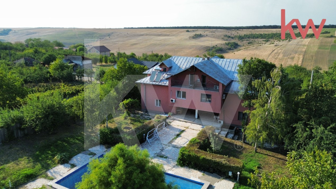 Casa 415 mp utili Leamna- Sarbatoarea, piscina proprie, 2700 mp teren