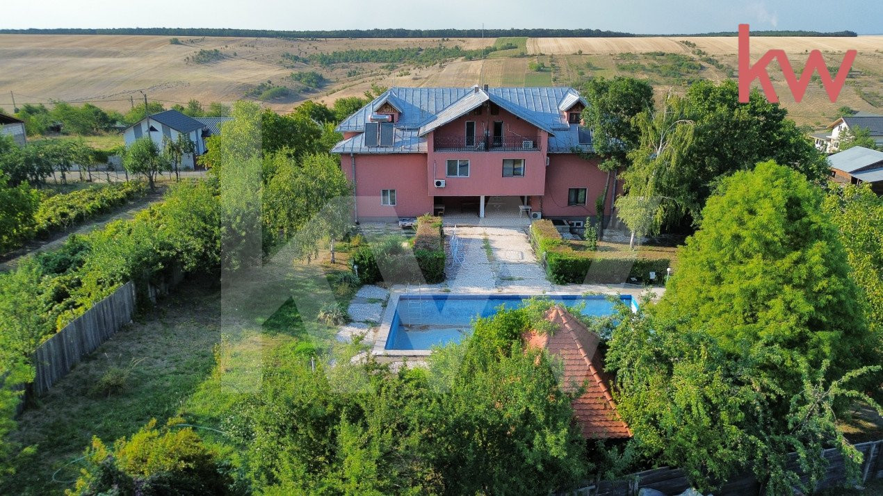 Casa 415 mp utili Leamna- Sarbatoarea, piscina proprie, 2700 mp teren