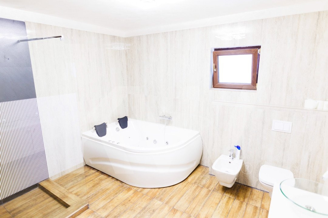 Casa modernă - parțial mobilată - zona Ford  - 4 dormitoare - 174 mp utili