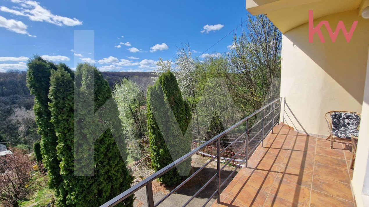 Casa Leamna in zona linistita si deosebita de padure  cu teren 1000 mp