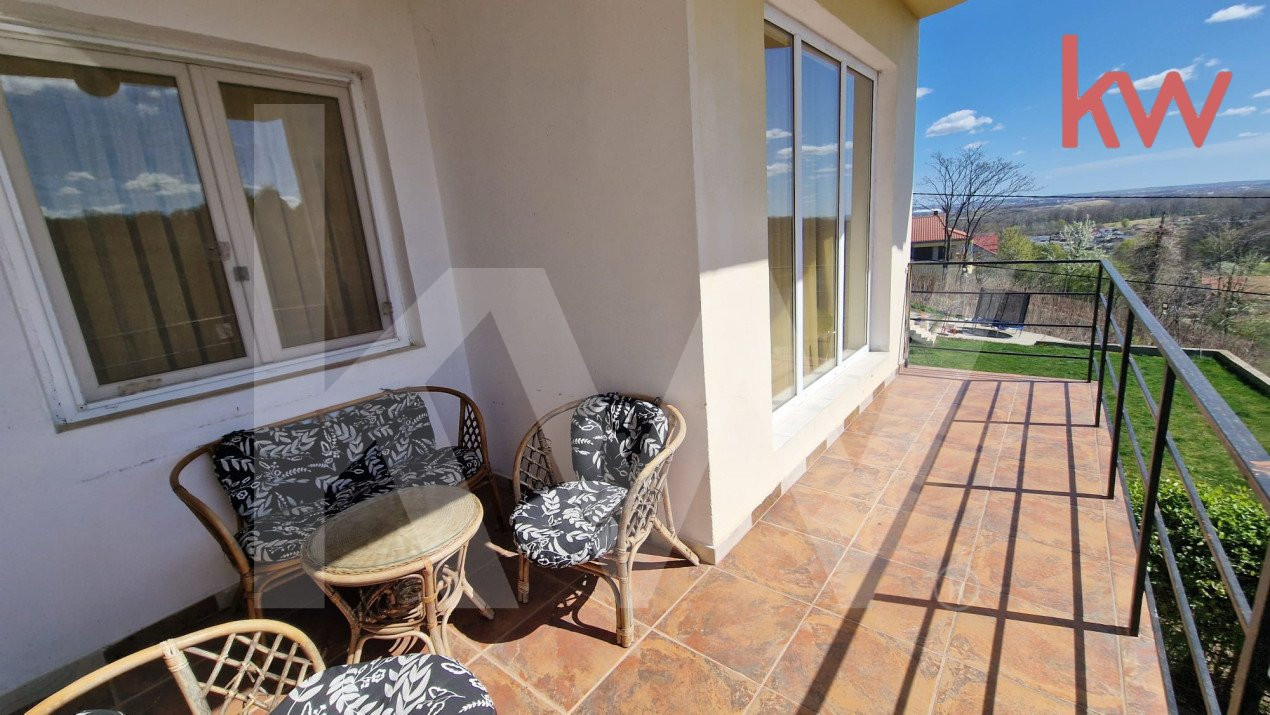 Casa Leamna in zona linistita si deosebita de padure  cu teren 1000 mp