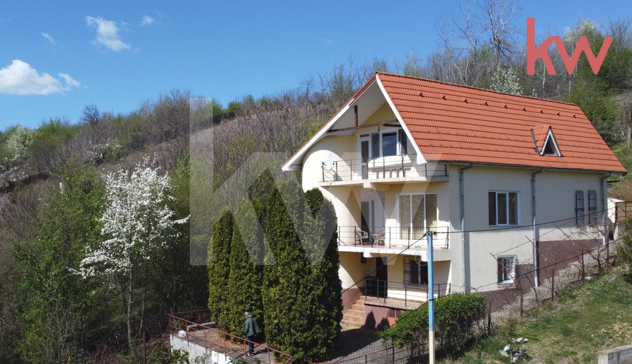 Casa Leamna in zona linistita si deosebita de padure  cu teren 1000 mp