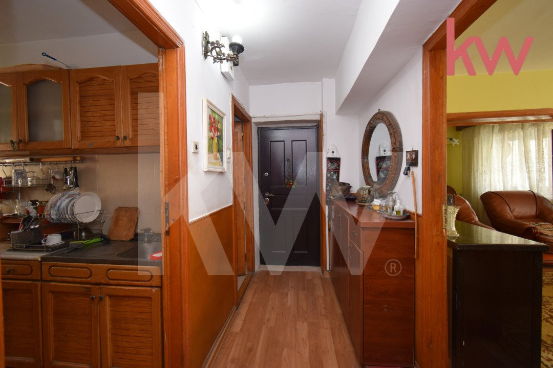 Apartament 4 camere Sarari decomandat, - schimb cu 2 camere plus diferenta