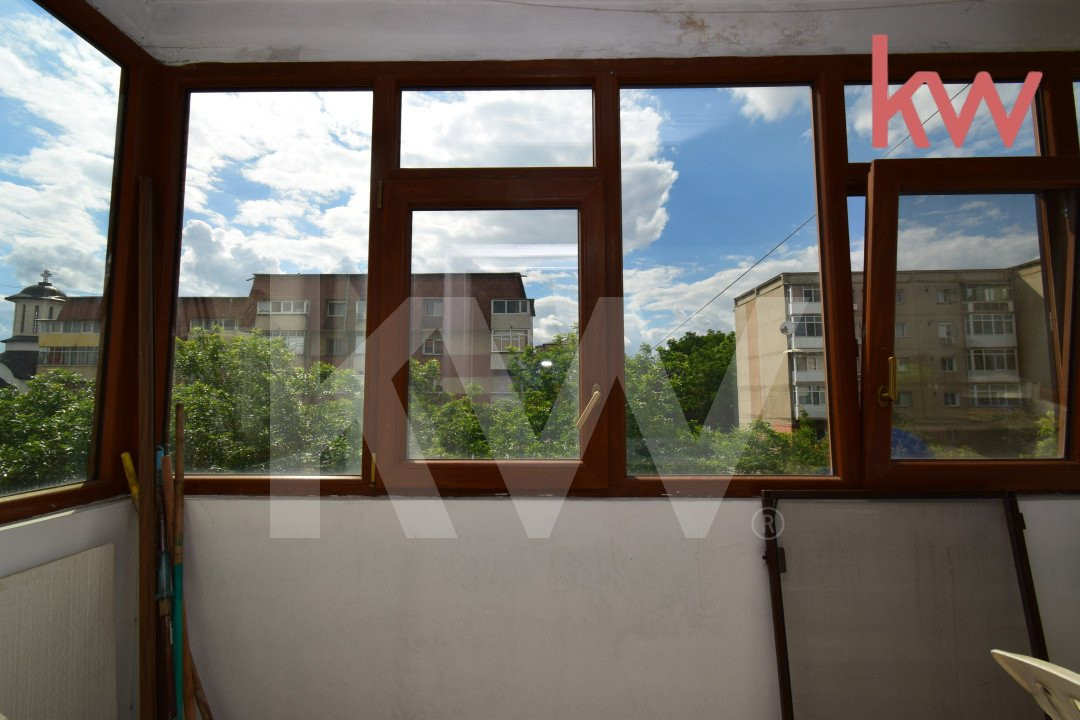 Apartament 4 camere Sarari decomandat, - schimb cu 2 camere plus diferenta