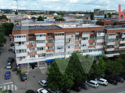 Apartament 4 camere Sarari decomandat, - schimb cu 2 camere plus diferenta
