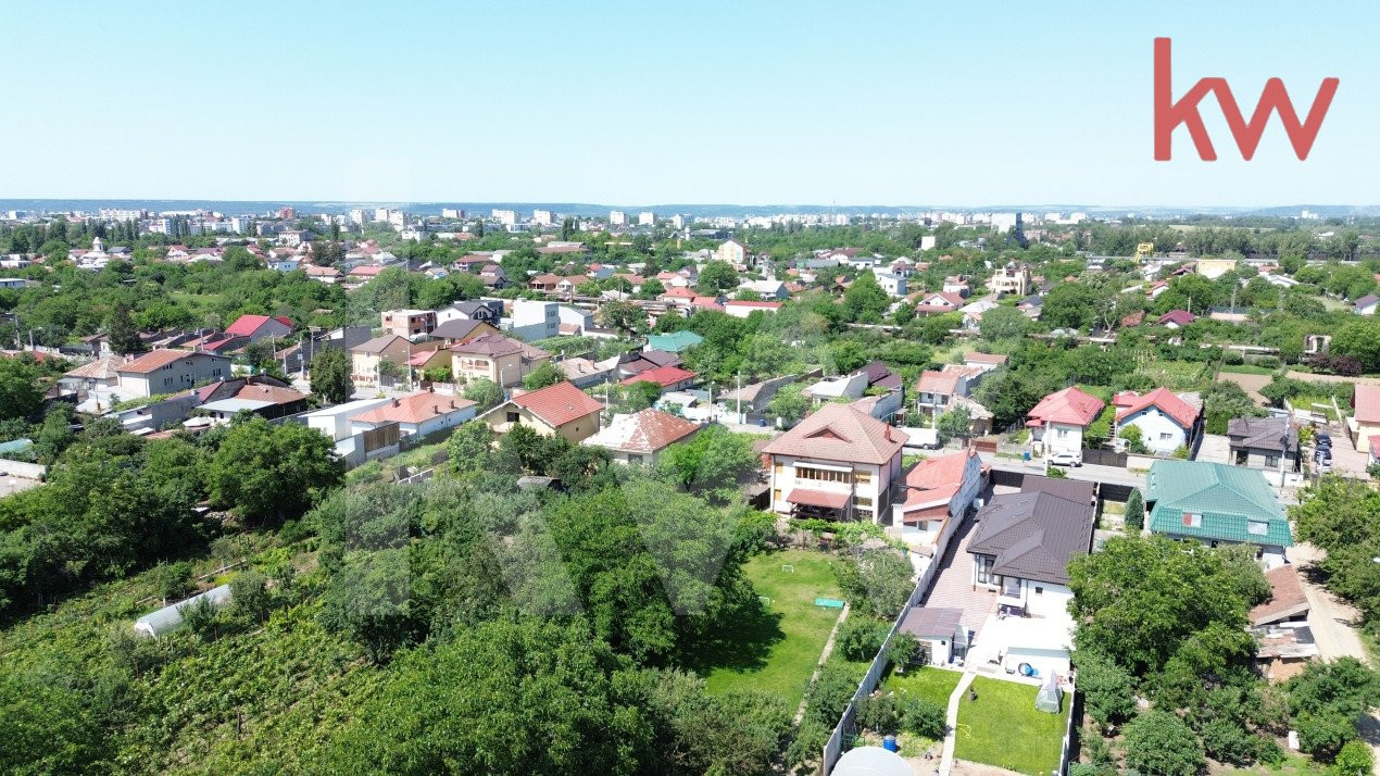 Teren intravilan Bariera Valcii 2300 mp - oportunitate devoltatori ! plus casa