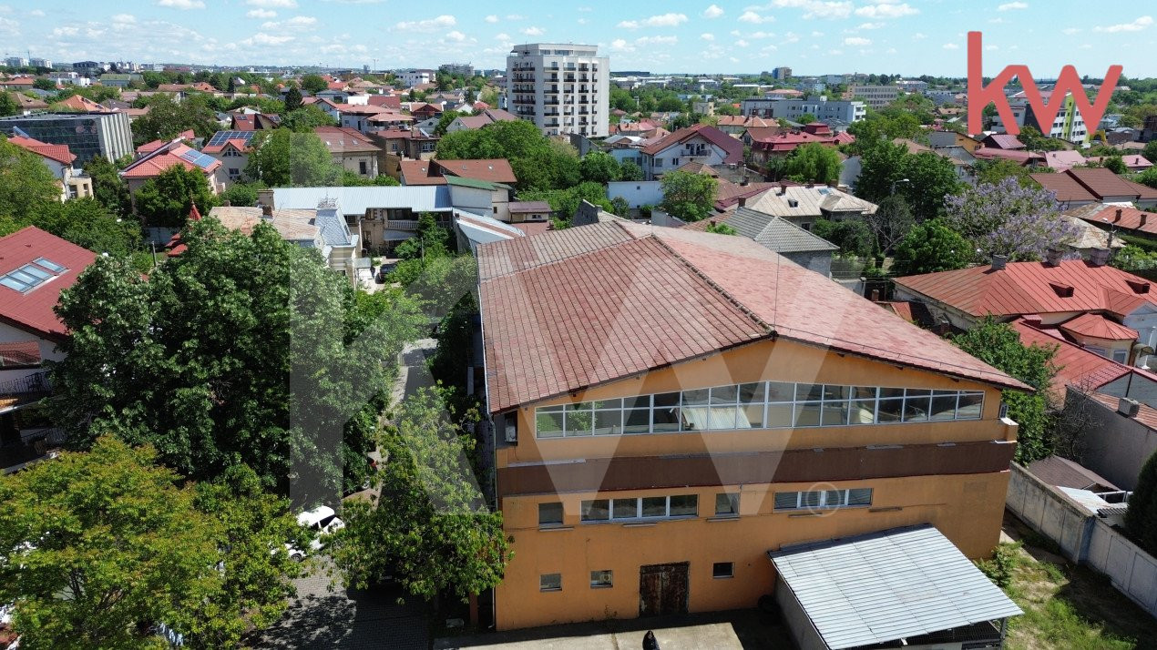Spatiu comercial de inchiriat, parter si etaj, situat central