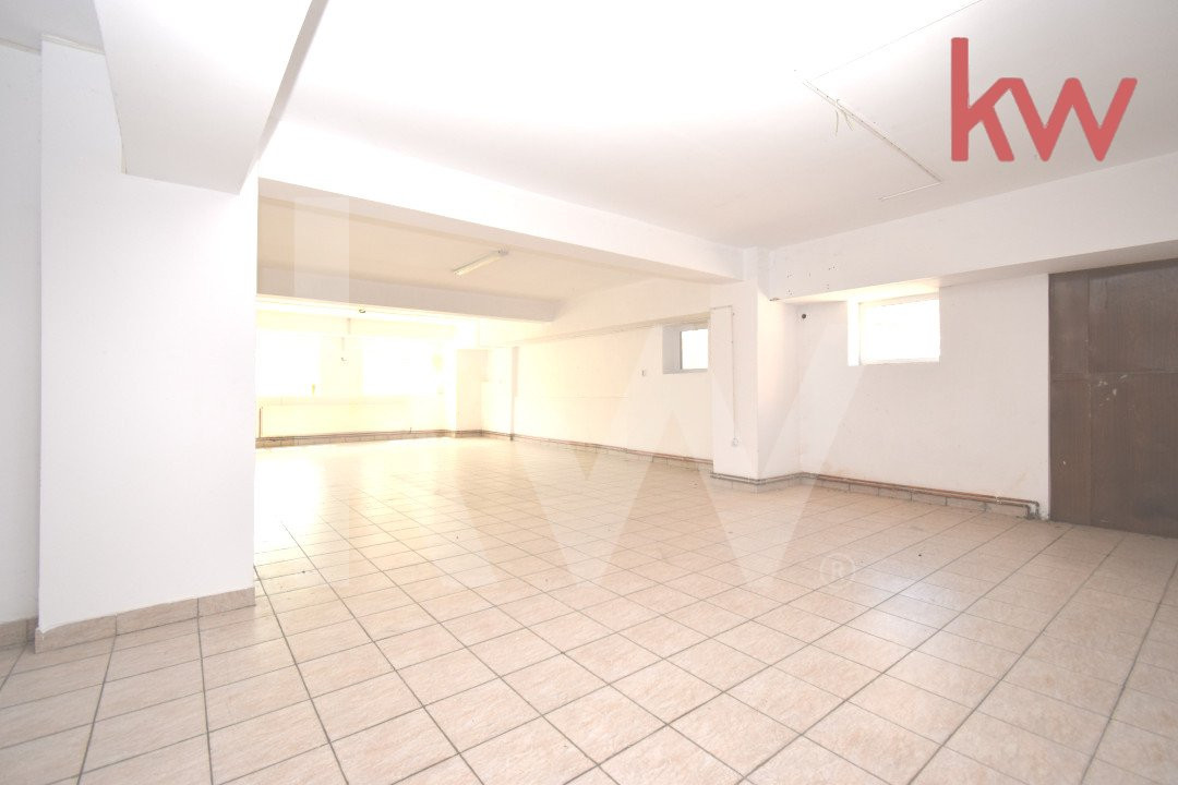 Spatiu comercial de inchiriat, parter si etaj, situat central