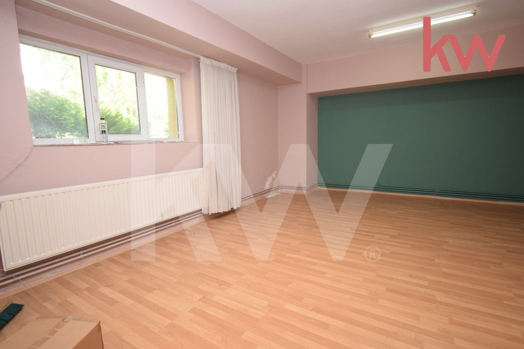 Spatiu comercial de inchiriat, parter si etaj, situat central
