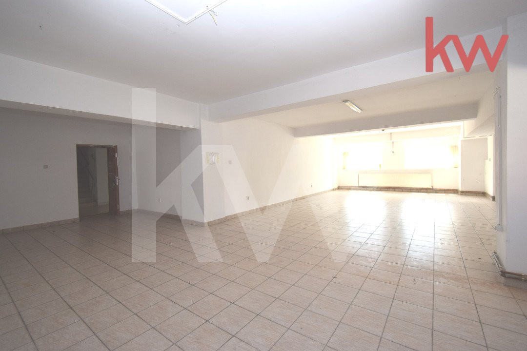 Spatiu comercial de inchiriat, parter si etaj, situat central