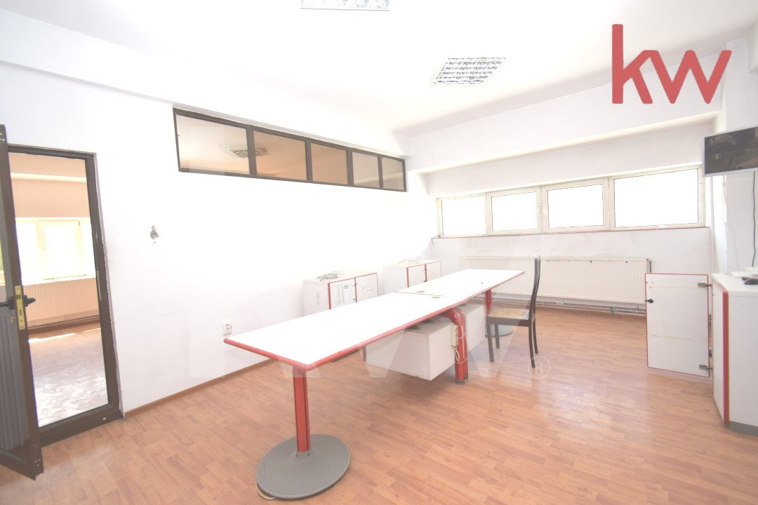 Spatiu comercial de inchiriat, parter si etaj, situat central