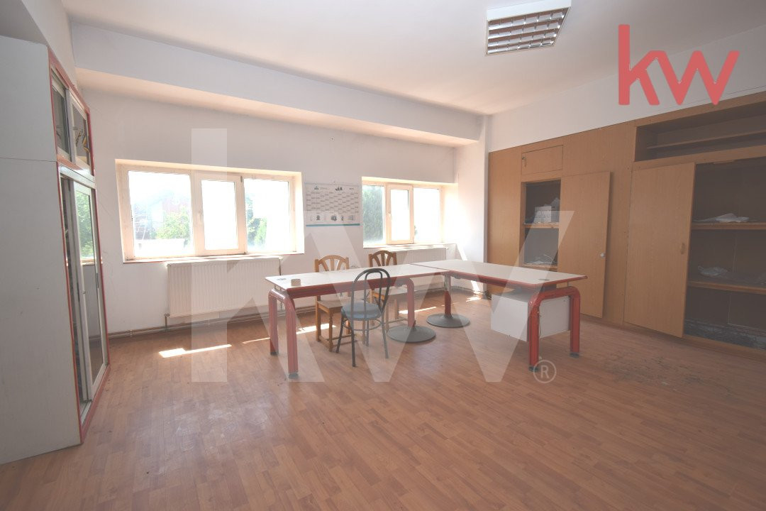 Spatiu comercial de inchiriat, parter si etaj, situat central