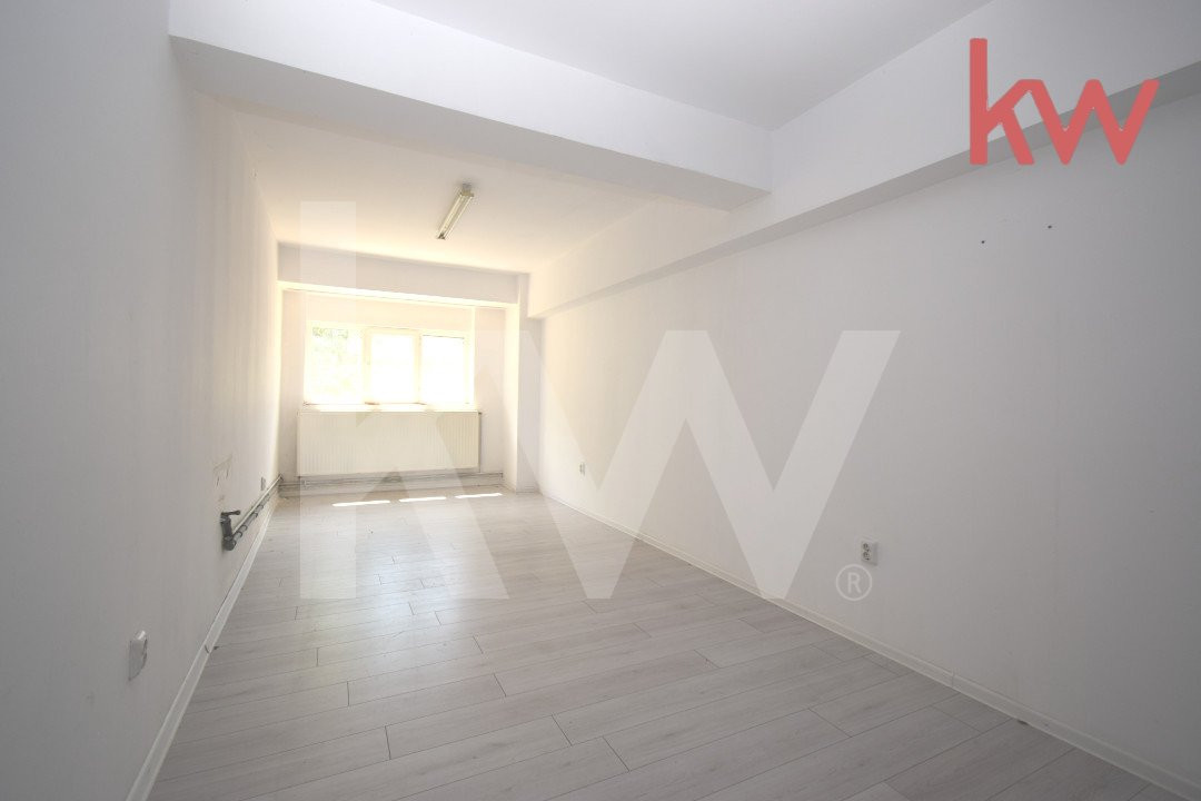 Spatiu comercial de inchiriat, parter si etaj, situat central
