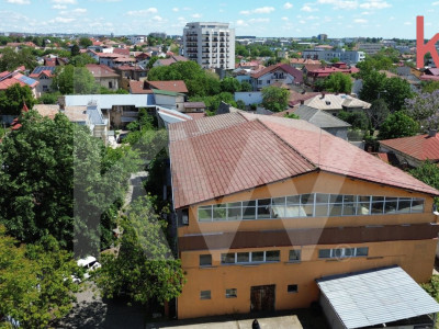 Spatiu comercial de inchiriat, parter si etaj, situat central
