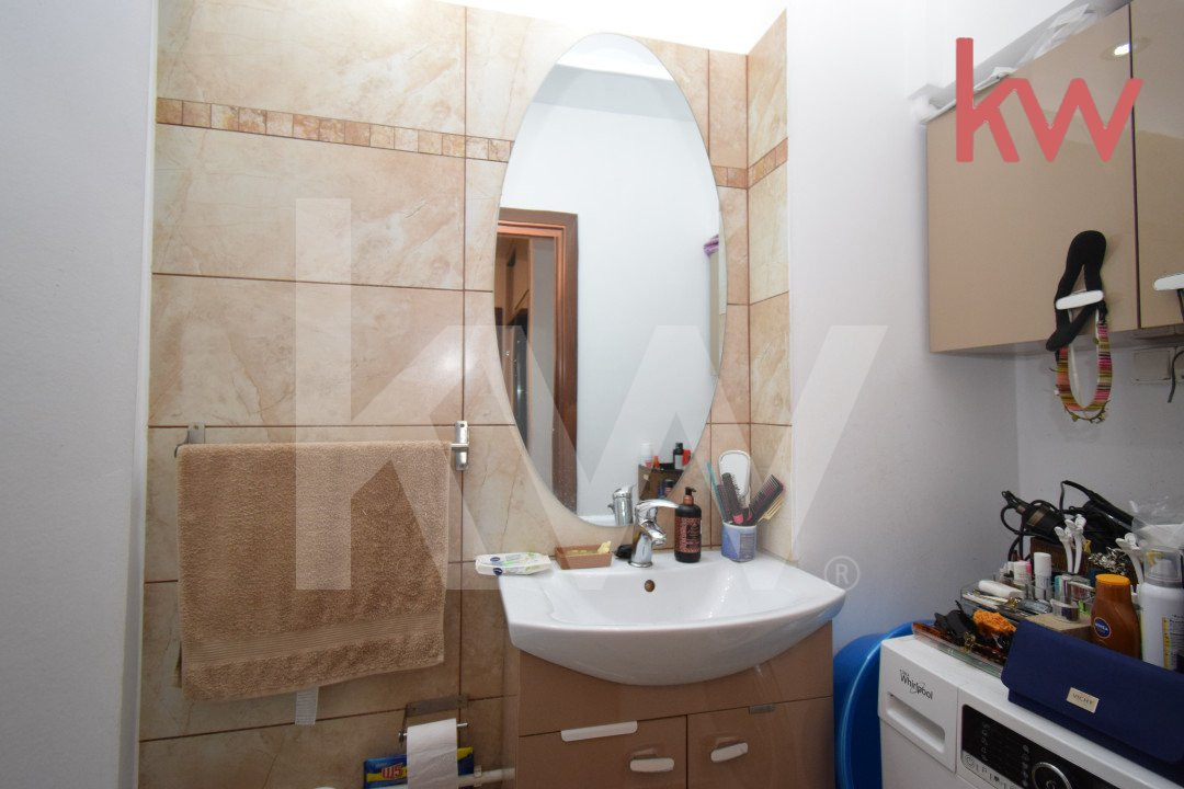 Apartament 4 camere decomandat, renovat, zona Rovine