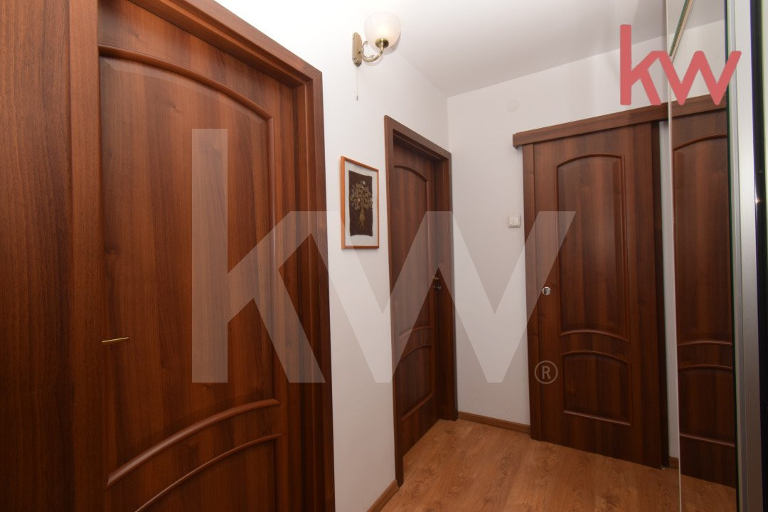 Apartament 4 camere decomandat, renovat, zona Rovine