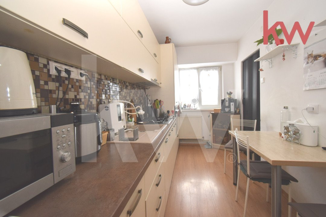 Apartament 4 camere decomandat, renovat, zona Rovine