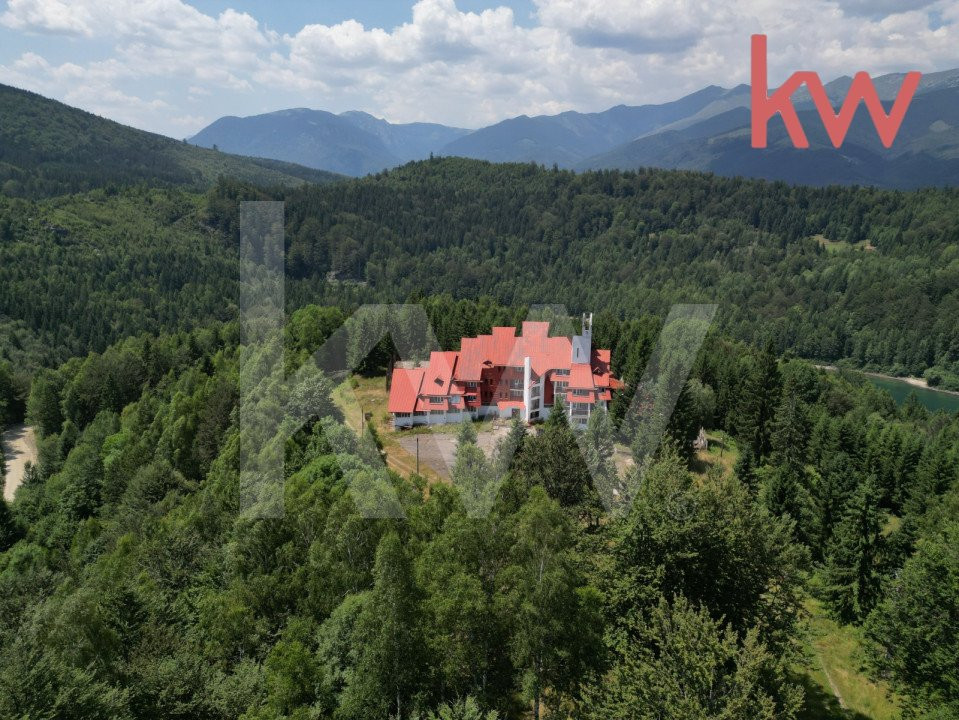 Motel Valea de Pesti, inconjurat de padure, langa lac
