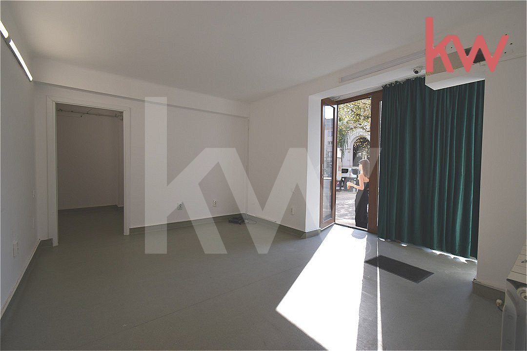 Spatiu comercial ultracentral, 3 camere str Romul, langa Primarie de inchiriat 