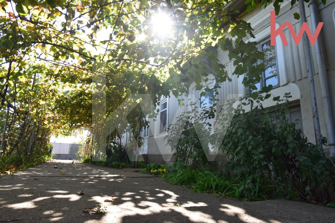 Casa 7 camere, teren 1700 mp, vie, gradina, fantana - Afumati Dolj