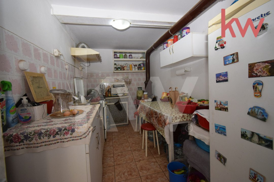 Casa 7 camere, teren 1700 mp, vie, gradina, fantana - Afumati Dolj