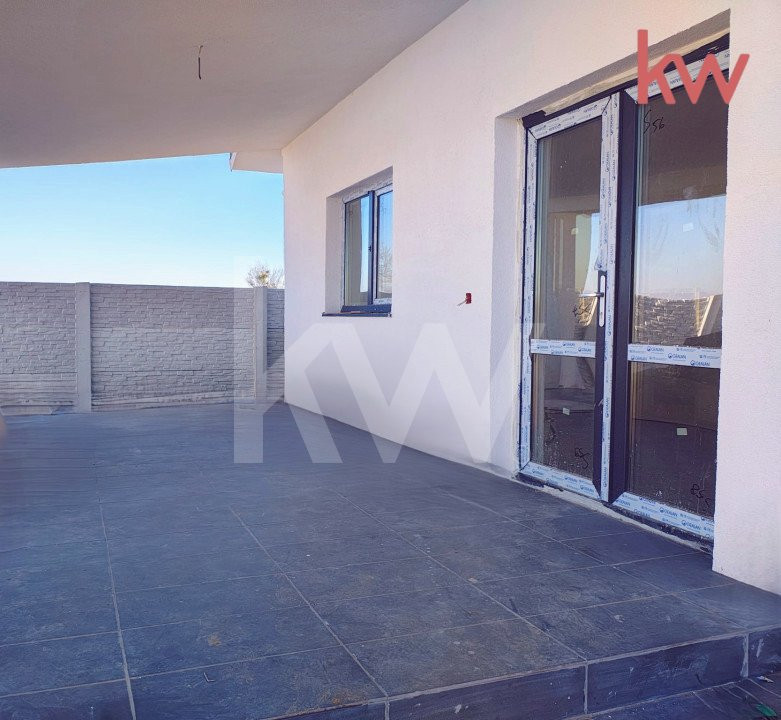 Casa NOUA - Isalnita, curte generoasa, zona linistita, in plina dezvoltare