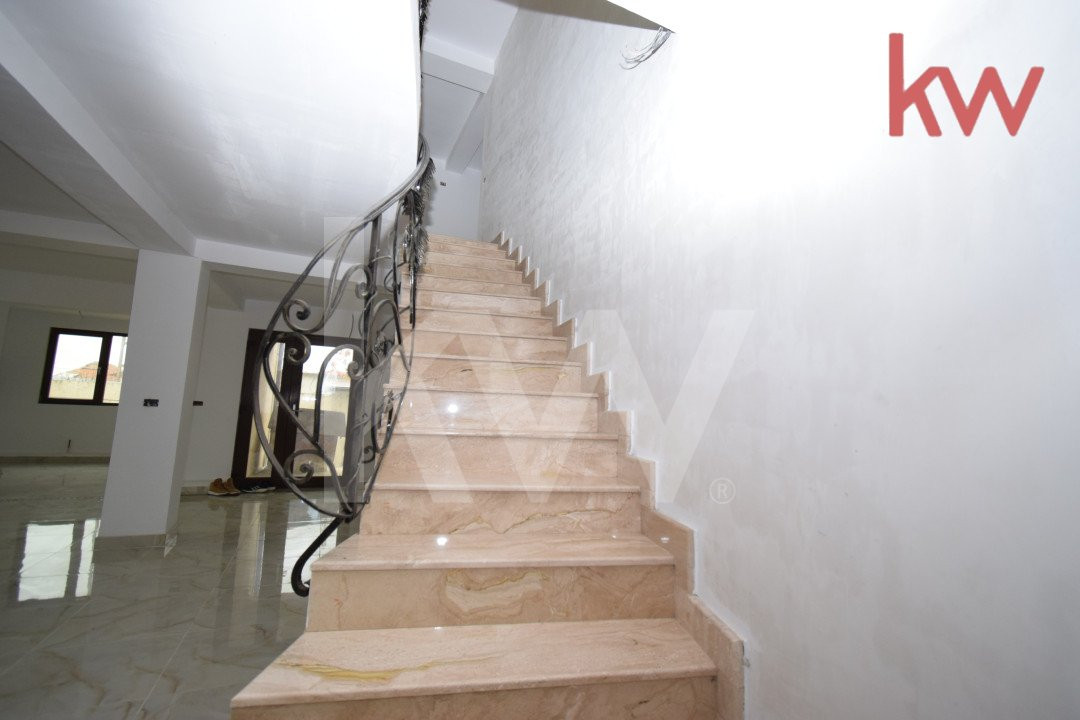 Casa Parter, etaj si mansarda Albesti, la doar 3 km distanta de Craiova