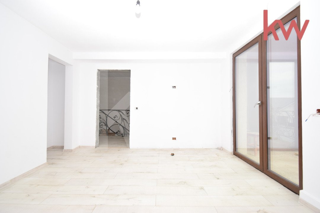 Casa Parter, etaj si mansarda Albesti, la doar 3 km distanta de Craiova