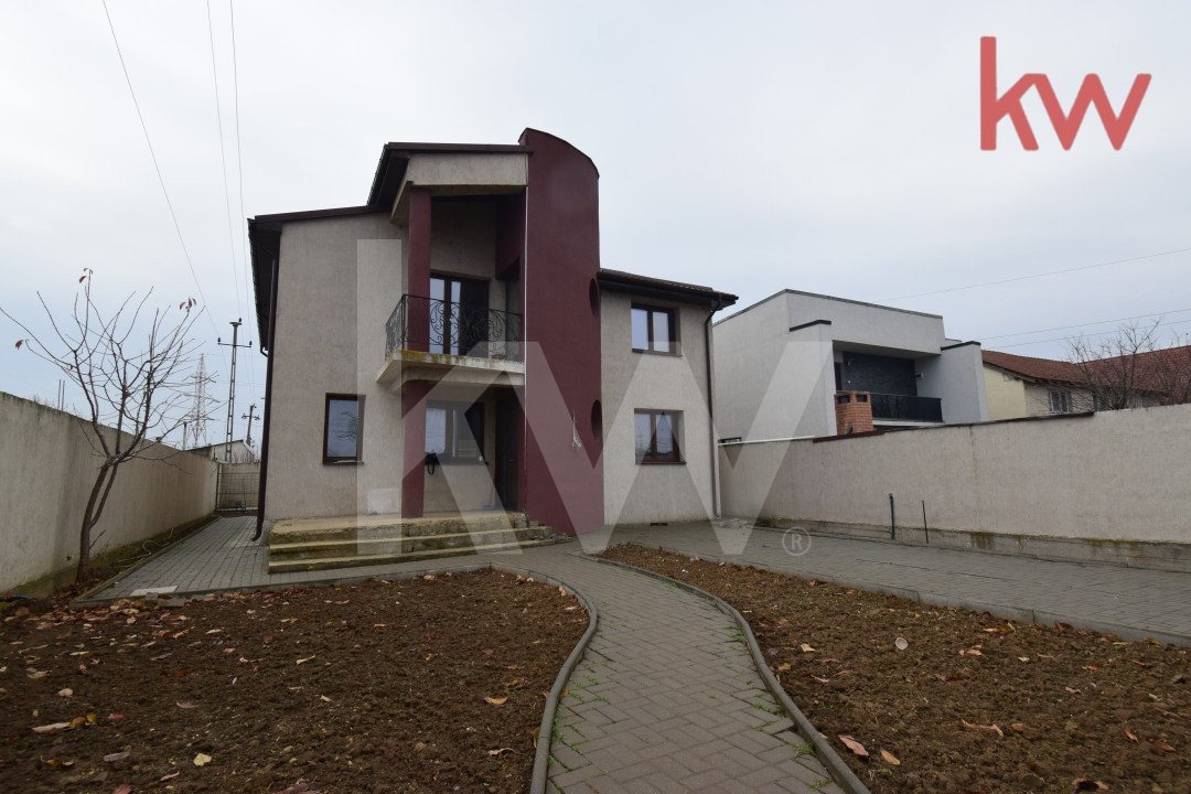 Casa Parter, etaj si mansarda Albesti, la doar 3 km distanta de Craiova