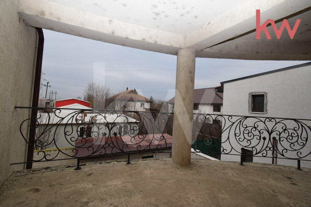 Casa Parter, etaj si mansarda Albesti, la doar 3 km distanta de Craiova