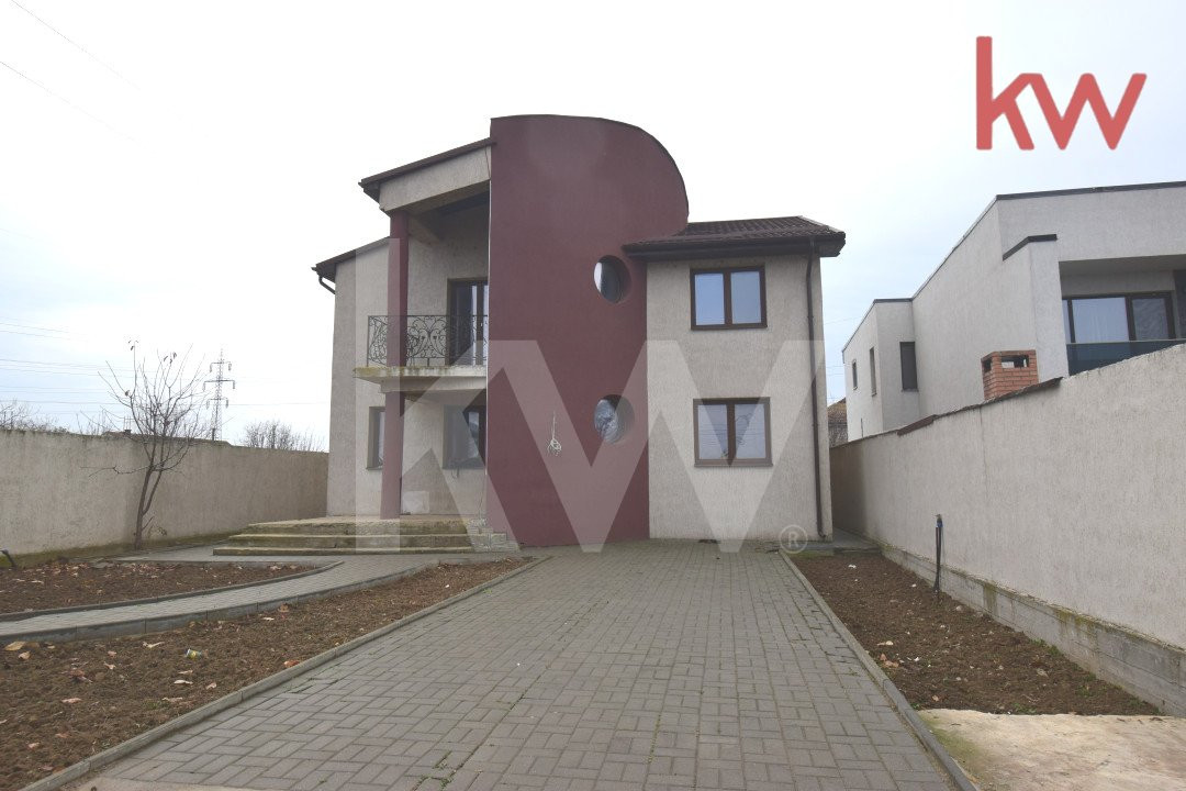 Casa Parter, etaj si mansarda Albesti, la doar 3 km distanta de Craiova