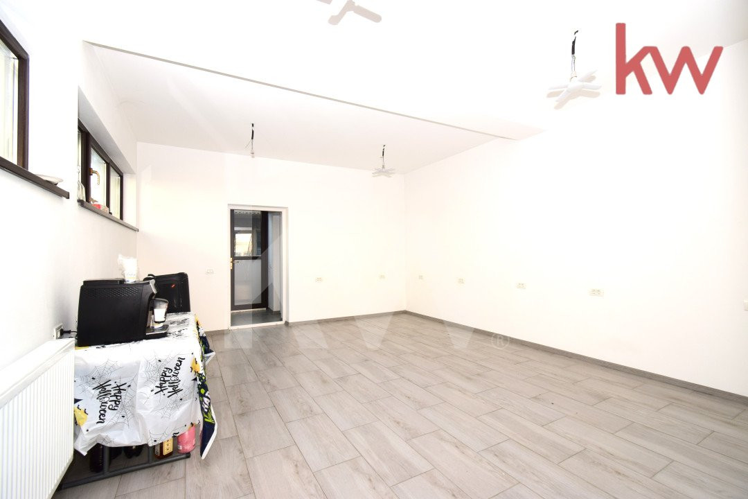 Spatiu comercial 1 Mai, parter si etaj - casa cu loc de parcare disponibil