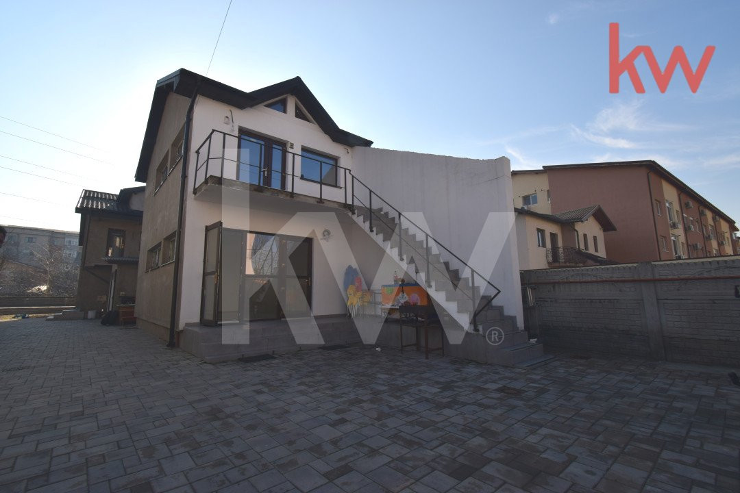 Spatiu comercial 1 Mai, parter si etaj - casa cu loc de parcare disponibil