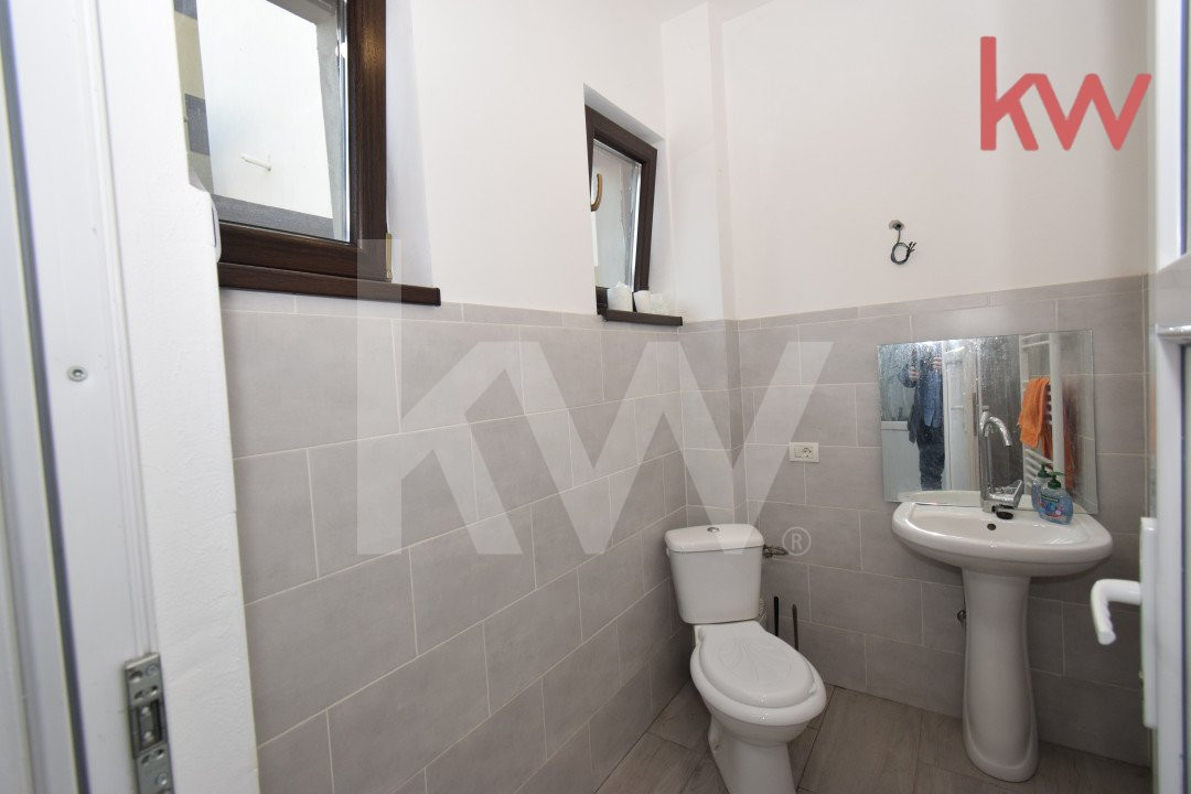 Spatiu comercial 1 Mai, parter si etaj - casa cu loc de parcare disponibil