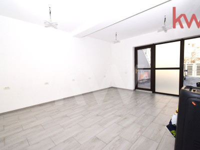 Spatiu comercial 1 Mai, parter si etaj - casa cu loc de parcare disponibil