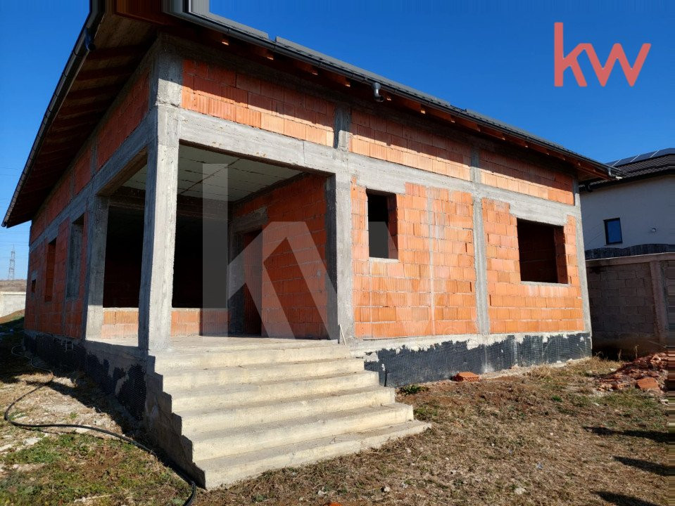 Casa spatiasa, la roșu, toate utilitățile, Simnicul de jos