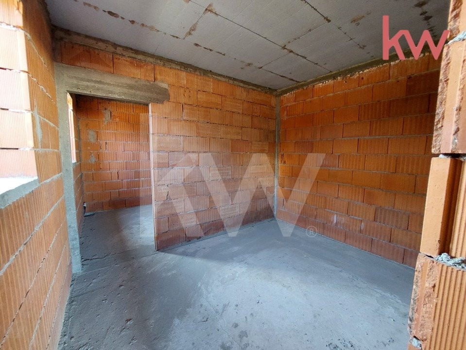 Casa spatiasa, la roșu, toate utilitățile, Simnicul de jos