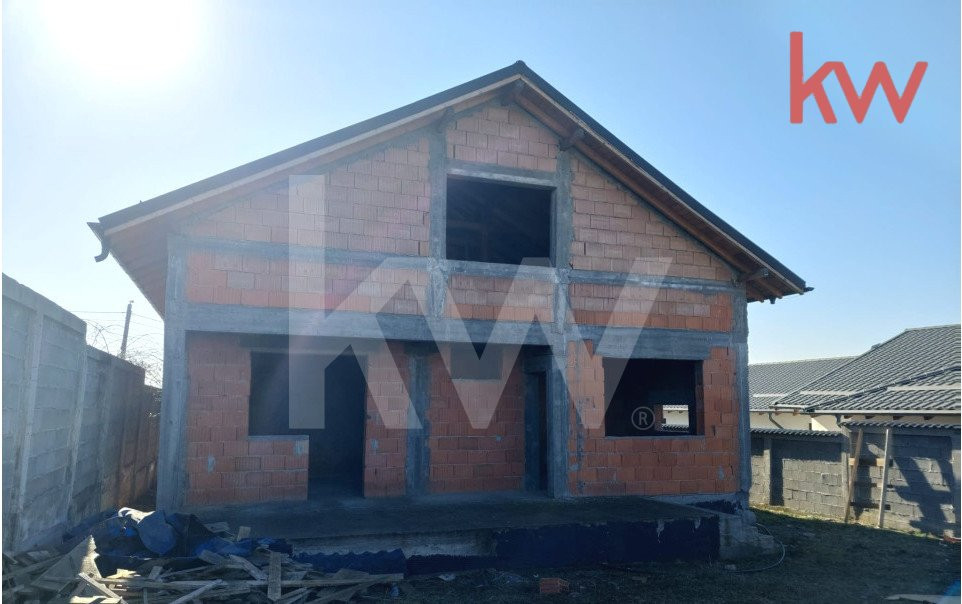 Casa spatiasa, la roșu, toate utilitățile, Simnicul de jos