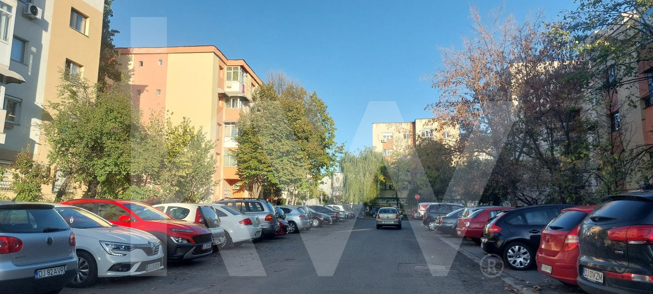 Apartament 3 camere decomandat 71 mp total - Brazda