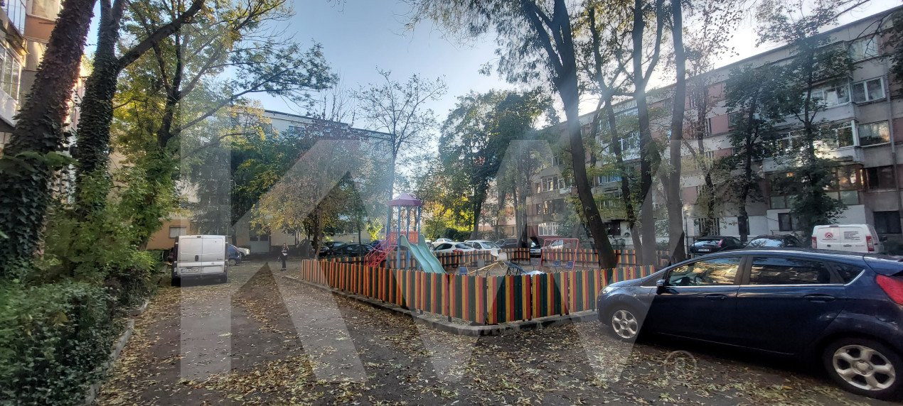 Apartament 3 camere decomandat 71 mp total - Brazda