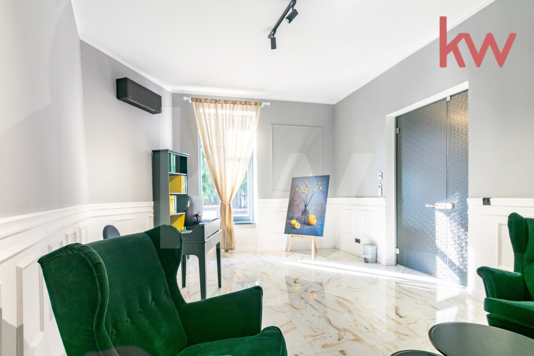 Casa demisol, parter, mansarda, langa Muzeul Olteniei, teren 418 mp, 12 camere 