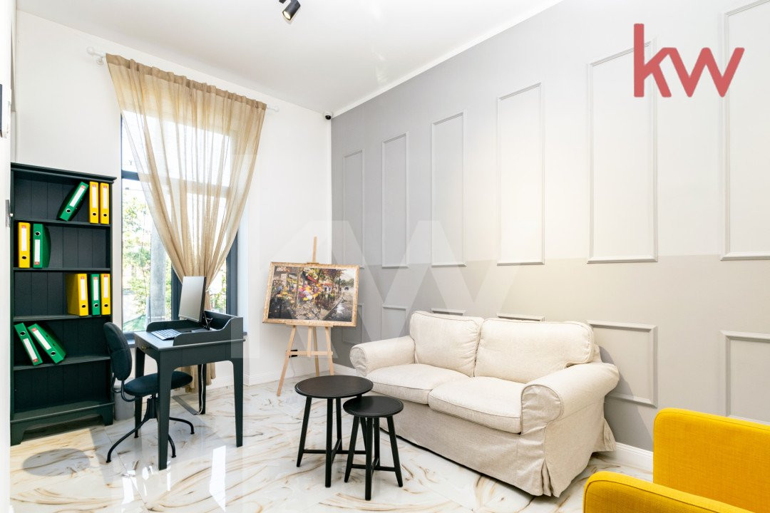 Casa demisol, parter, mansarda, langa Muzeul Olteniei, teren 418 mp, 12 camere 