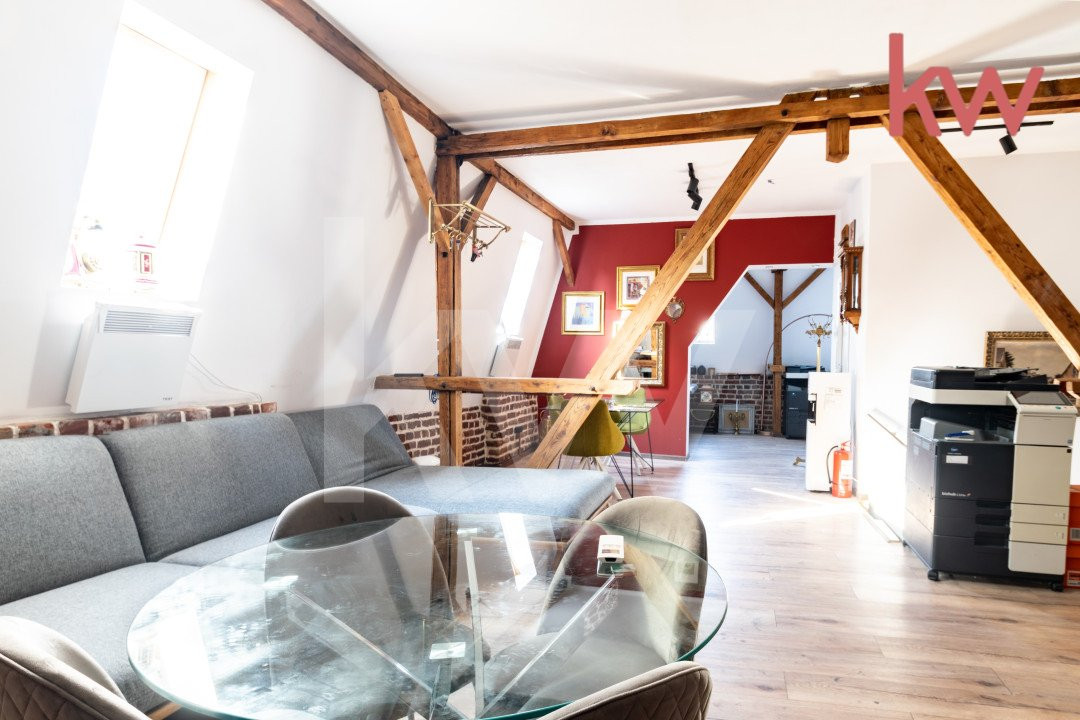Casa demisol, parter, mansarda, langa Muzeul Olteniei, teren 418 mp, 12 camere 