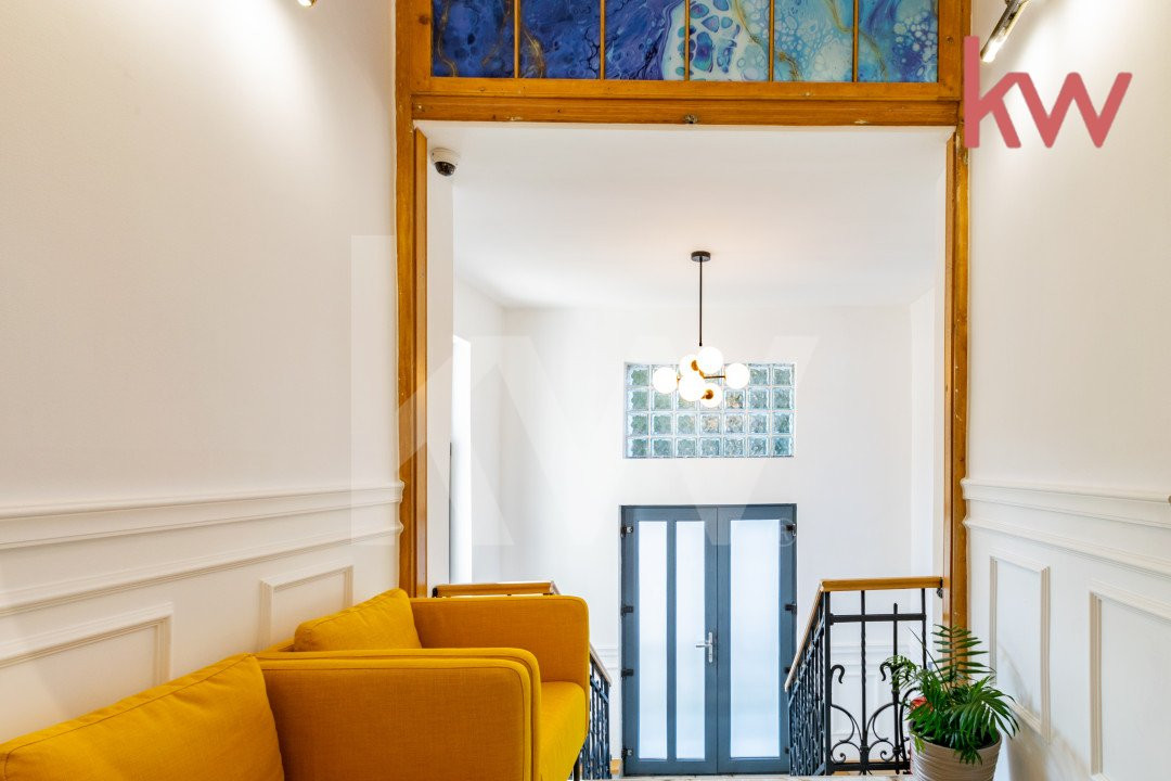 Casa demisol, parter, mansarda, langa Muzeul Olteniei, teren 418 mp, 12 camere 
