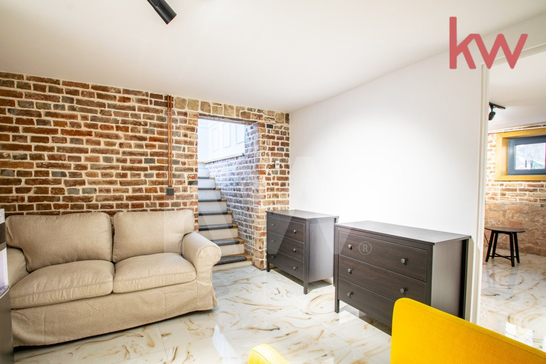 Casa demisol, parter, mansarda, langa Muzeul Olteniei, teren 418 mp, 12 camere 