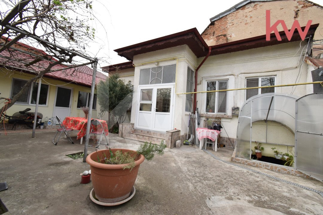 Casa ultracentral Craiova, 300 mp teren, 87 mp utili 
