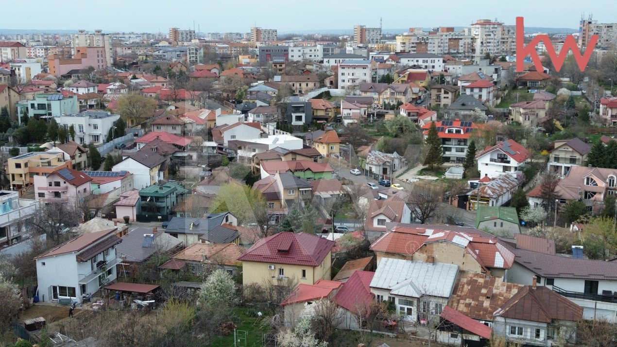 Casa ultracentral Craiova, 300 mp teren, 87 mp utili 