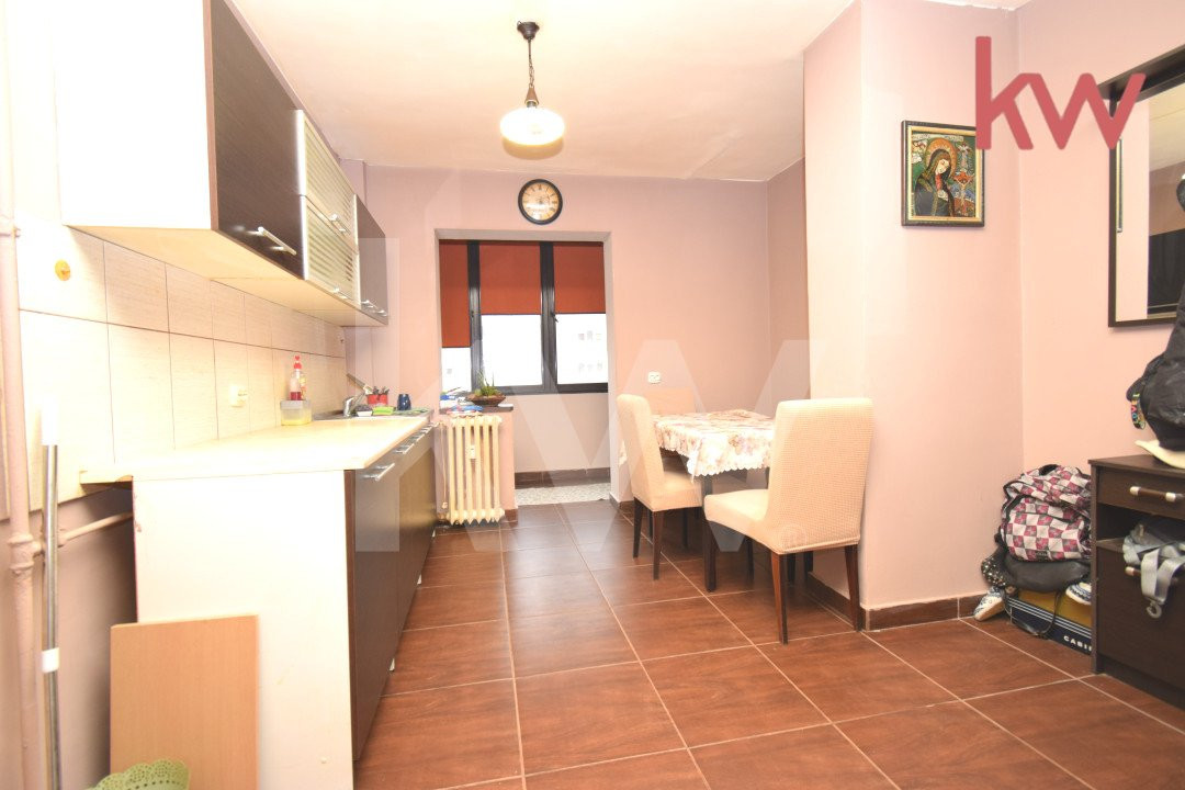 Apartament ultracentral 3 camere decomandat, mobilat