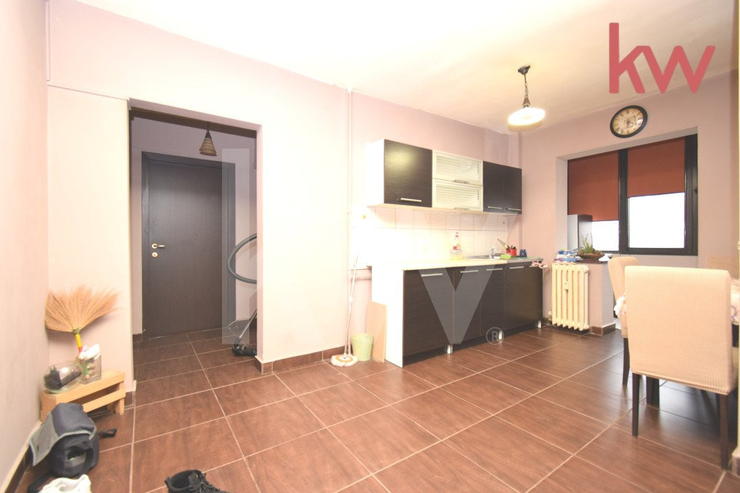 Apartament ultracentral 3 camere decomandat, mobilat